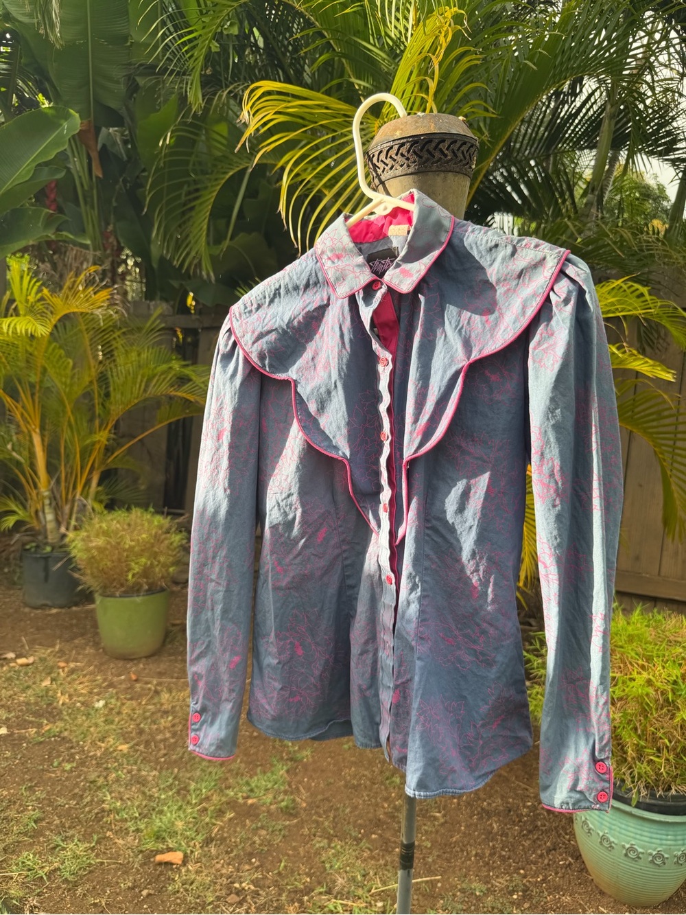Vintage TEM-TEX button down scalloped edge western shirt.